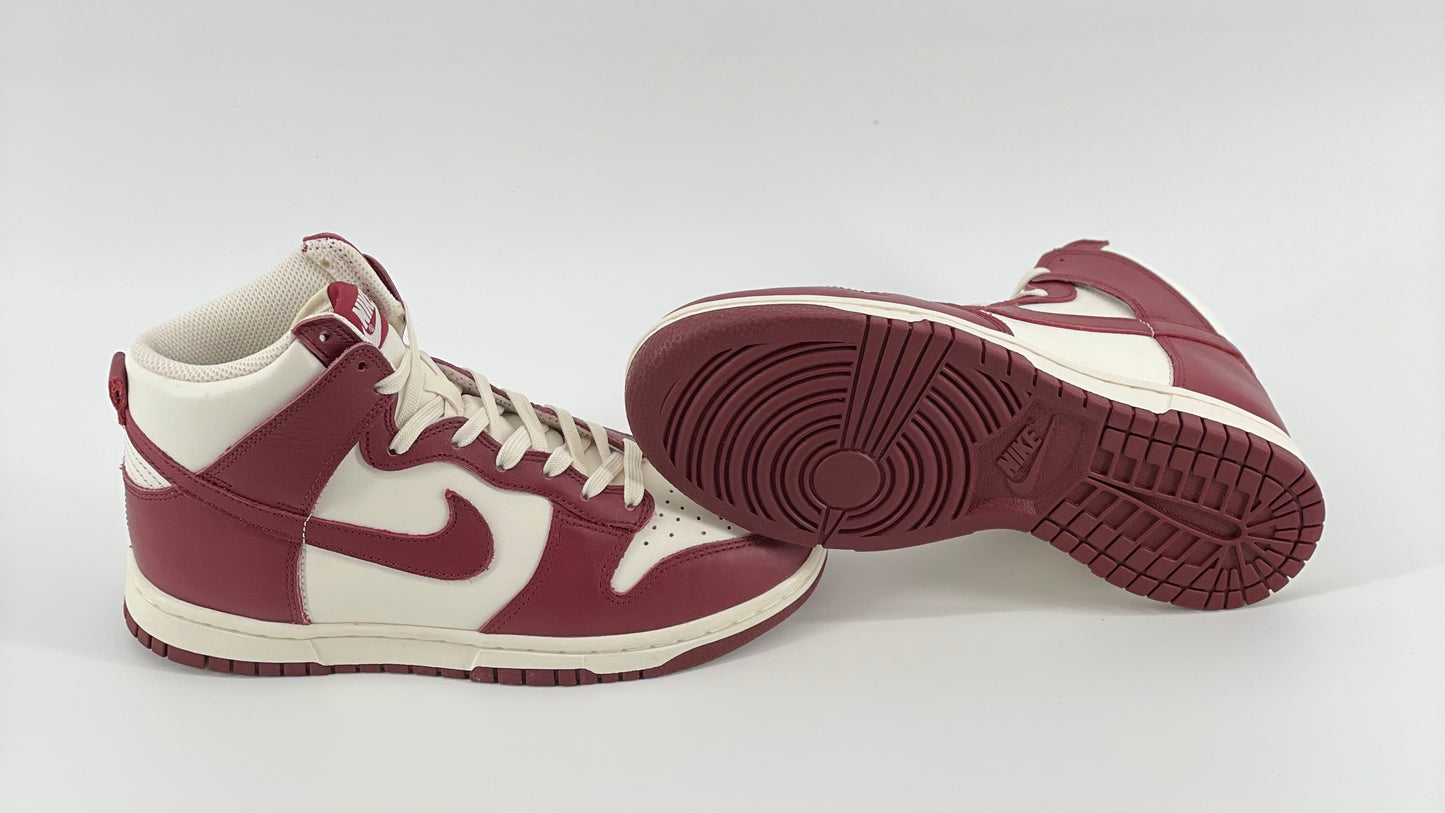 Wmns Dunk High 'Team Red'