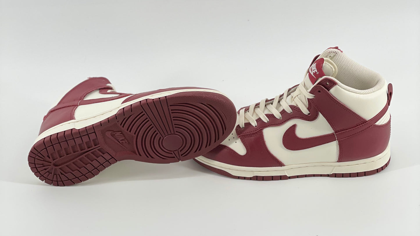 Wmns Dunk High 'Team Red'